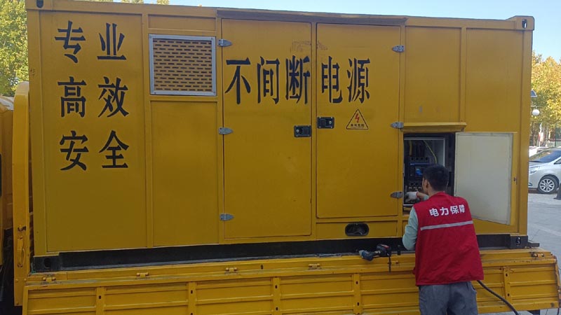 安岳柴油发电机组和UPS电源配合使用时，如何避免切换过程中的电力中断？